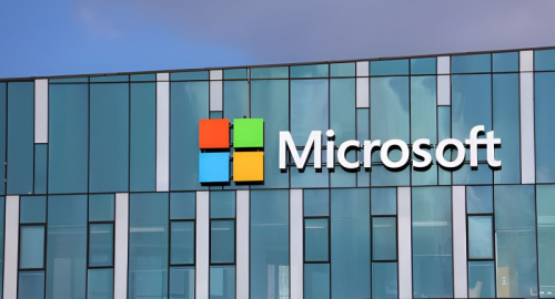 Microsoft, trimestrale da record: Azure vola del 43%, sopra le attese